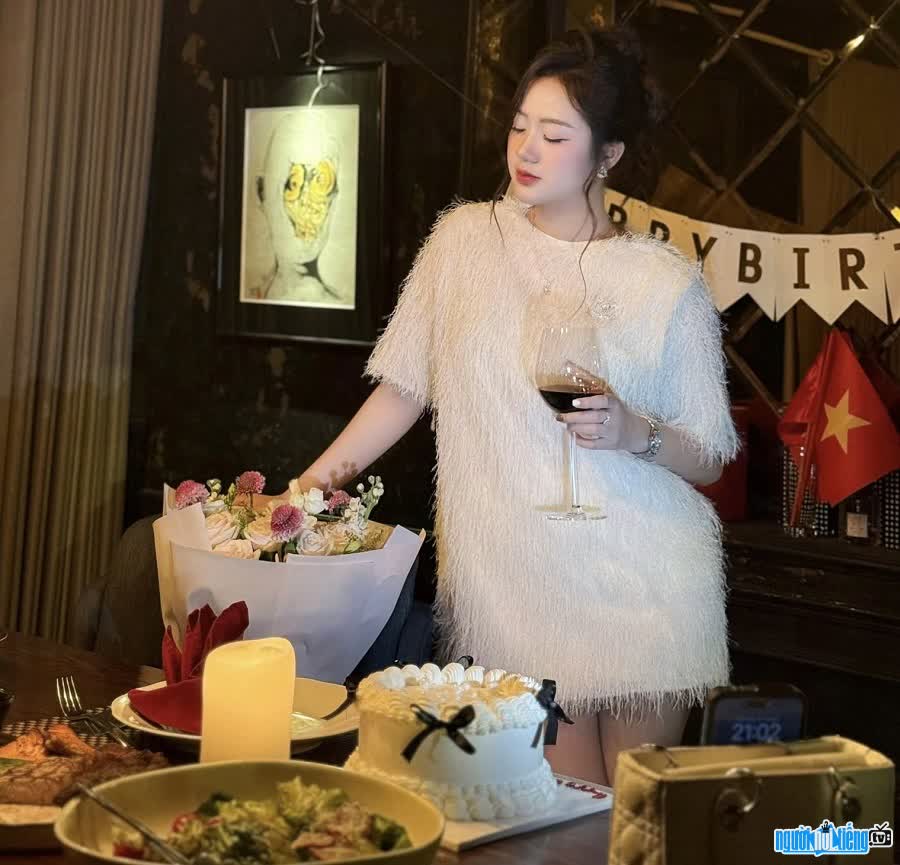 TikToker Thư Khểnh mừng sinh nhật