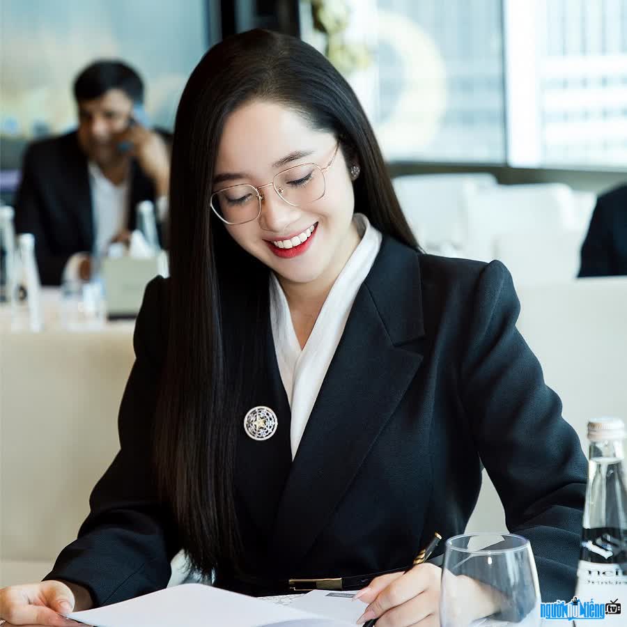 Nụ cười rạng rỡ của chuyên gia Anh Kim Cương