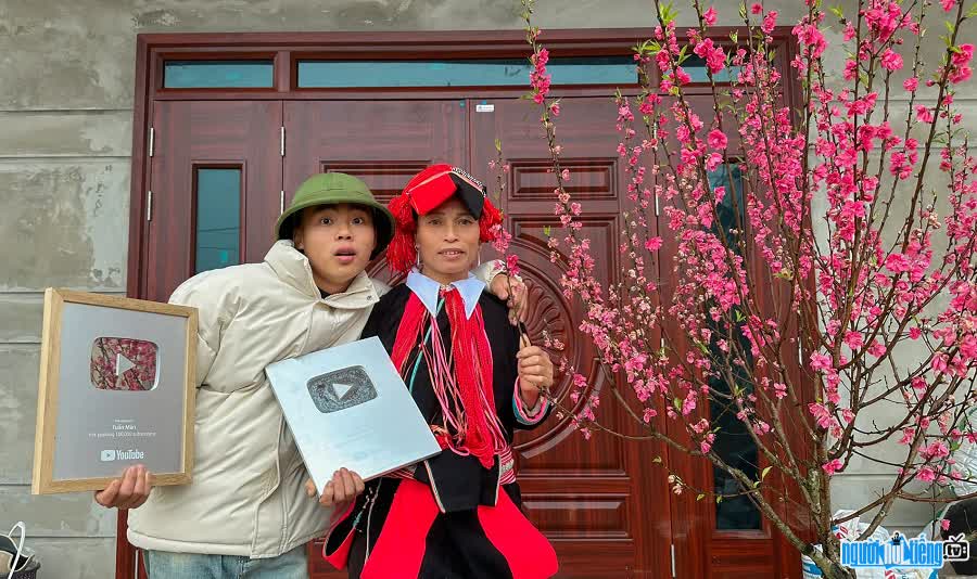 TikToker Tuấn Trung Hoa và mẹ