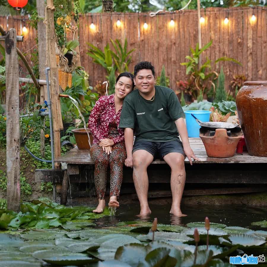 TikToker Huỳnh Hải hạnh phúc bên vợ Huyền Phi