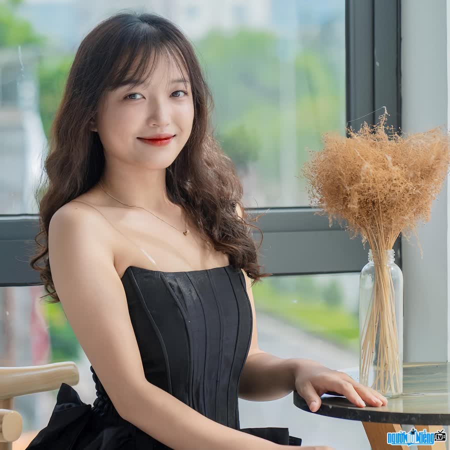 TikToker Vàng Thị Chung xinh đẹp và quyến rũ