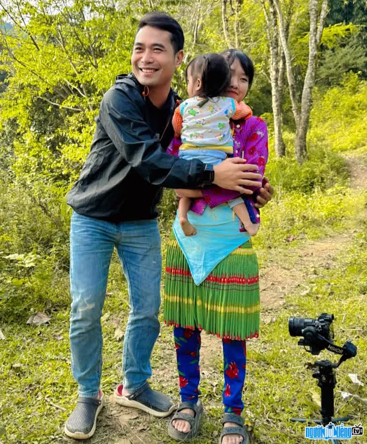Youtuber Pheng Pheng Vlog chia sẻ cuộc sống của bà con vùng cao