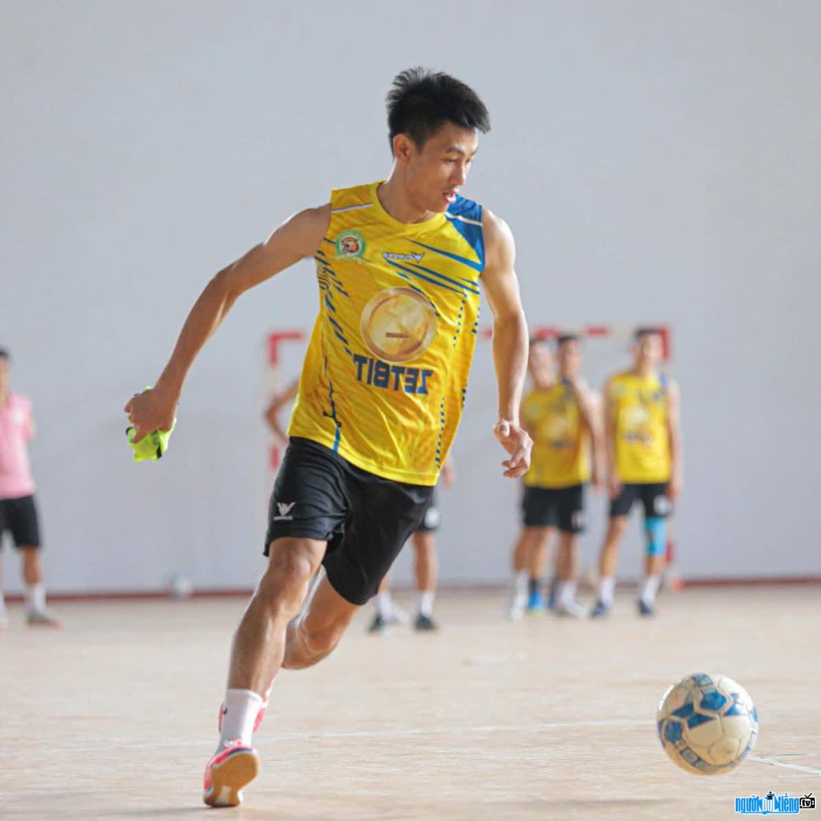 Hình ảnh Vũ Quốc Hưng luôn hết mình với đam mê