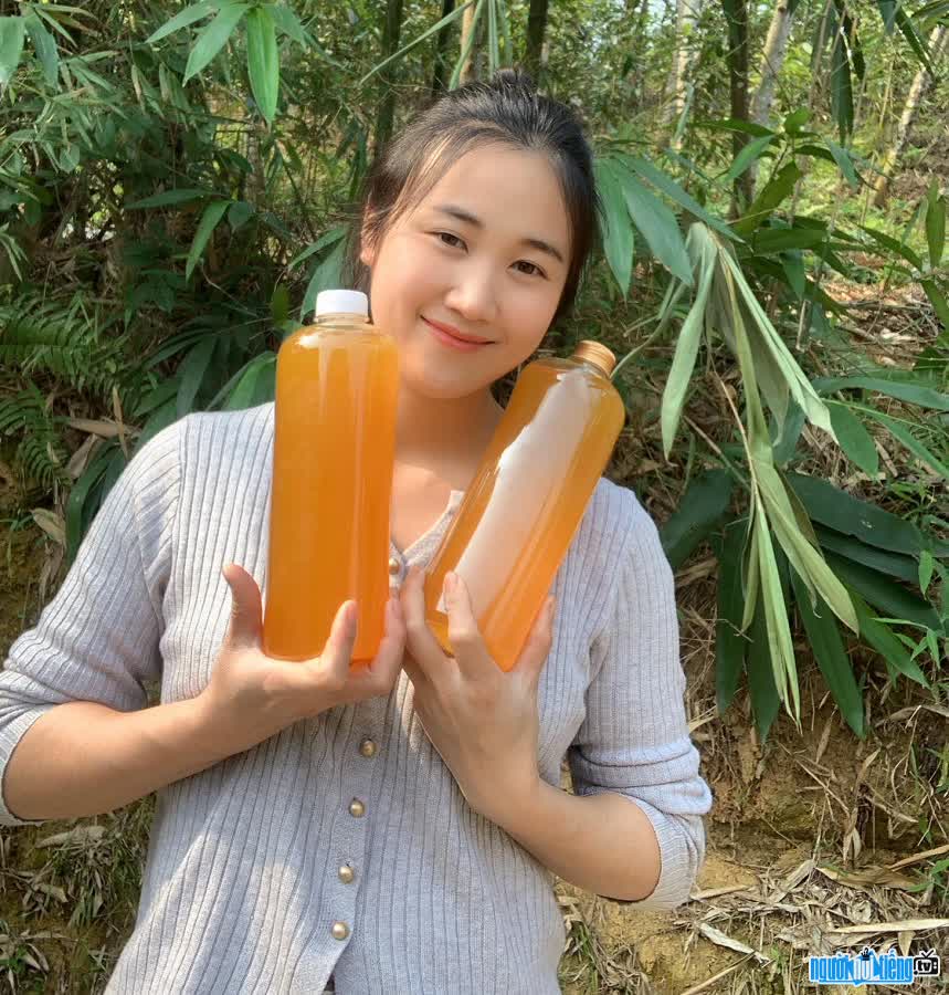 TikToker Ánh Tuyết (Men Lá Hồng Mi) kinh doanh mật ong rừng