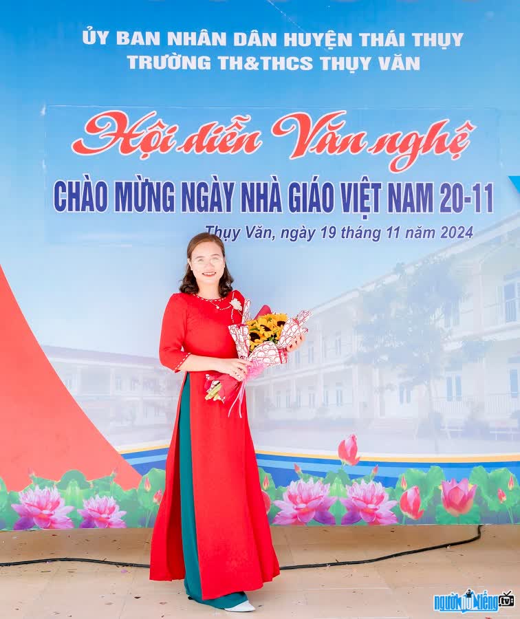 Giáo viên Vũ Hồng giảng dạy tại trường TH&THCS Thụy Văn