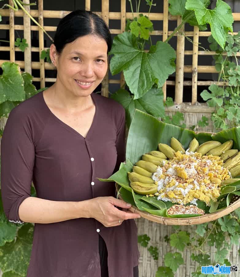 TikToker Phương Bến Tre hướng dẫn làm món ăn dân dã