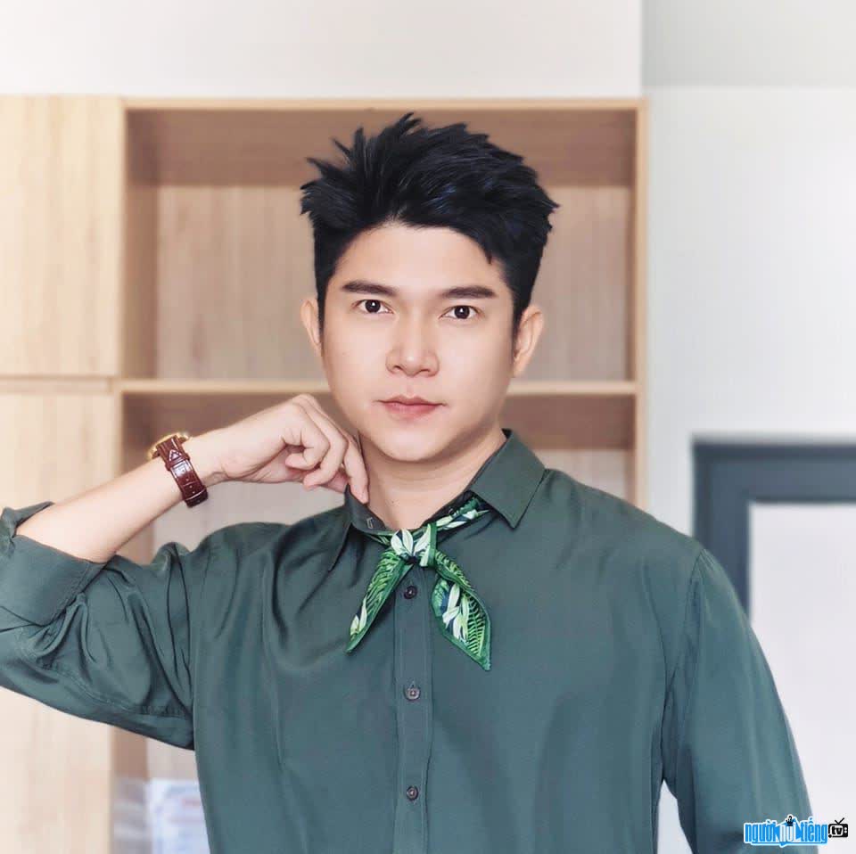 Hình ảnh ca sĩ Leo Minh Tuấn điển trai tài năng