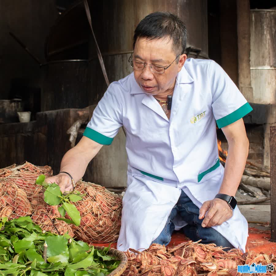 Bác sĩ Lê Hữu Tuấn giữ gìn tinh hoa Y học Việt