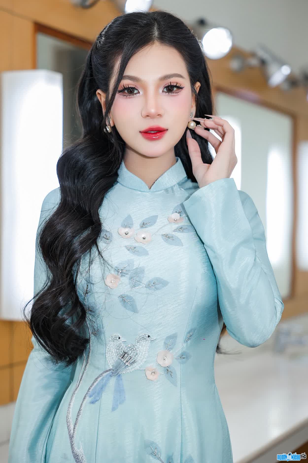 Hình ảnh xinh đẹp của ca sĩ An Thu An