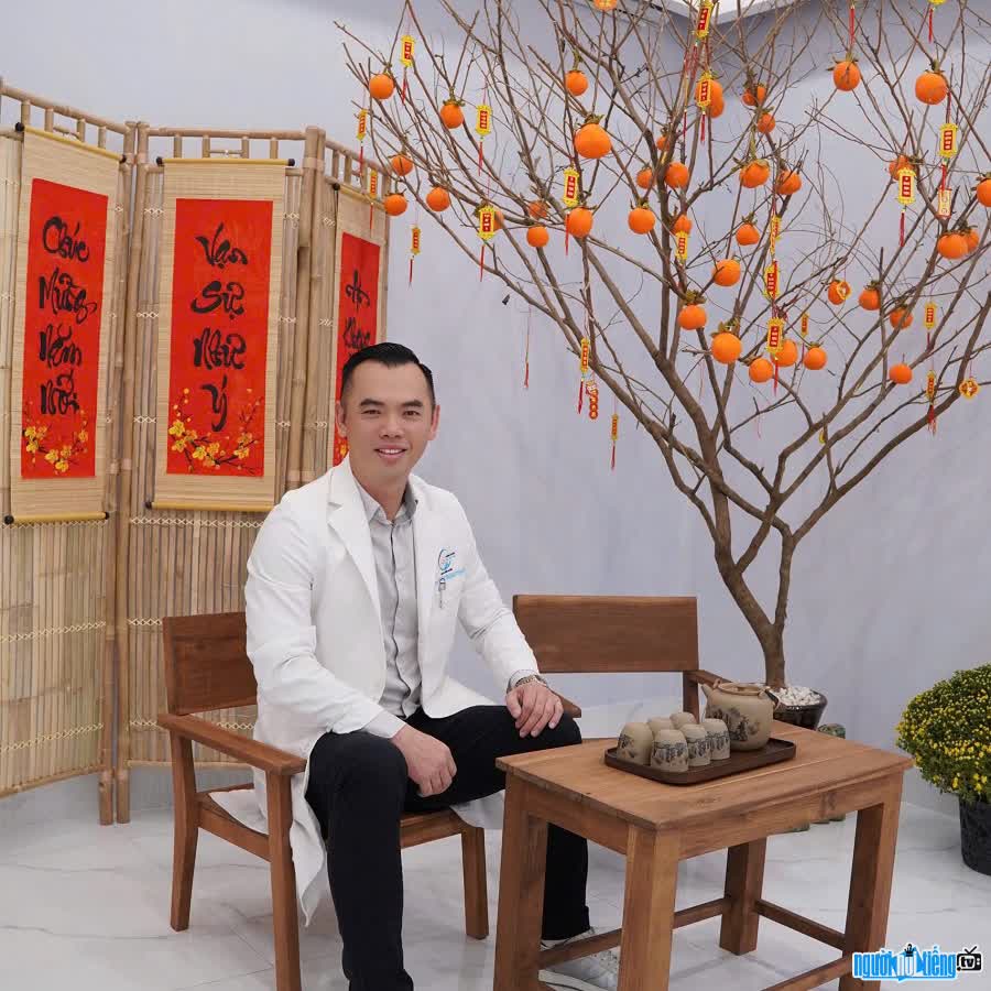 Bác sĩ Thân Trọng Thạch mở phòng khám giá rẻ cho người lao động nghèo