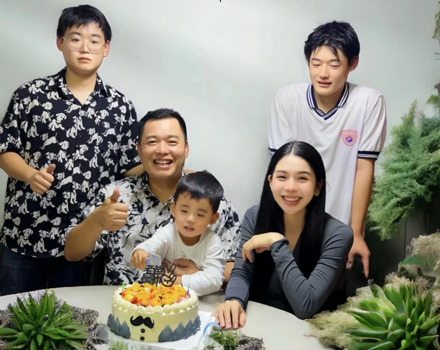 Gia đình hiện tượng mạng Dịch Dương khi còn hạnh phúc