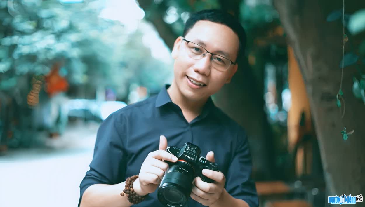 Hình ảnh nhà thơ Lương Đình Khoa tài năng