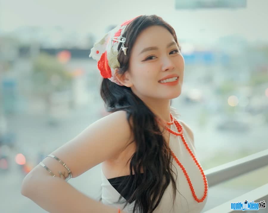 Nụ cười rạng rỡ của ca sĩ Tuệ Ny