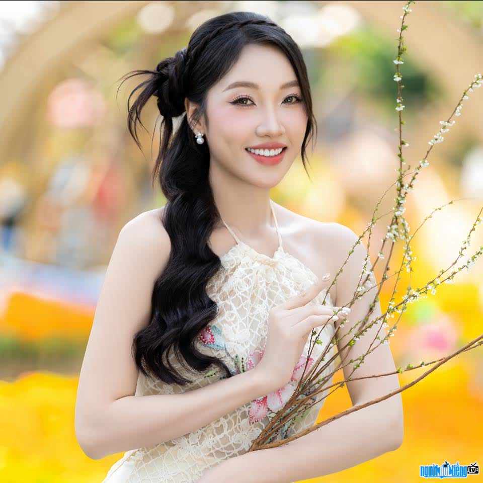 Hình ảnh diễn viên Lê Thu xinh đẹp ngoài đời thường