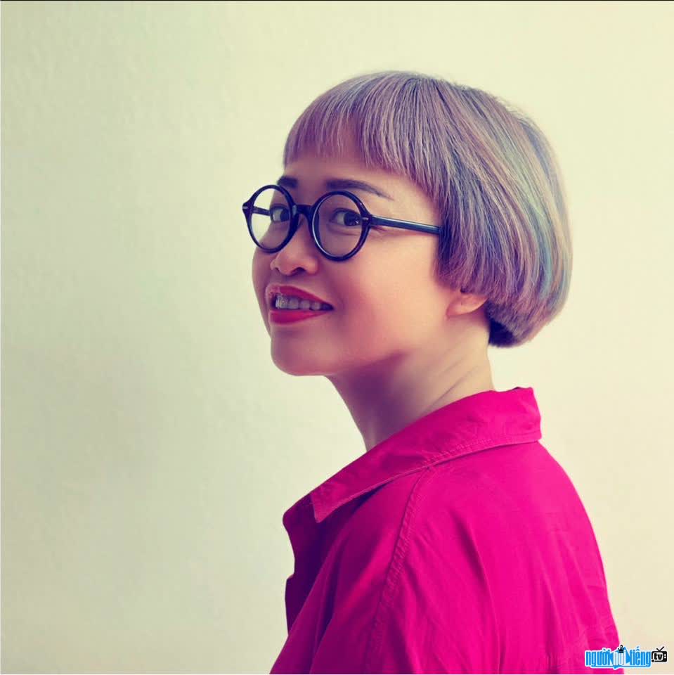 Hình ảnh nhà báo Nguyễn Quỳnh Hương tài năng