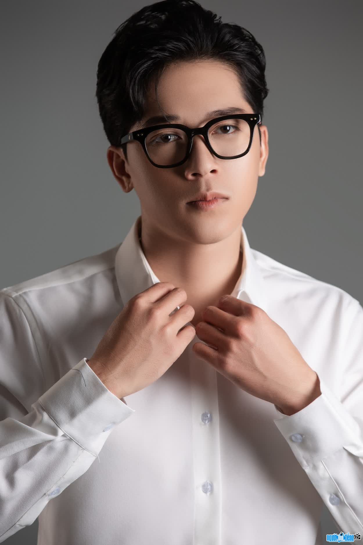 Hình ảnh Trương Tấn An được dân cư mạng săn lùng với vẻ ngoài điển trai như diễn viên