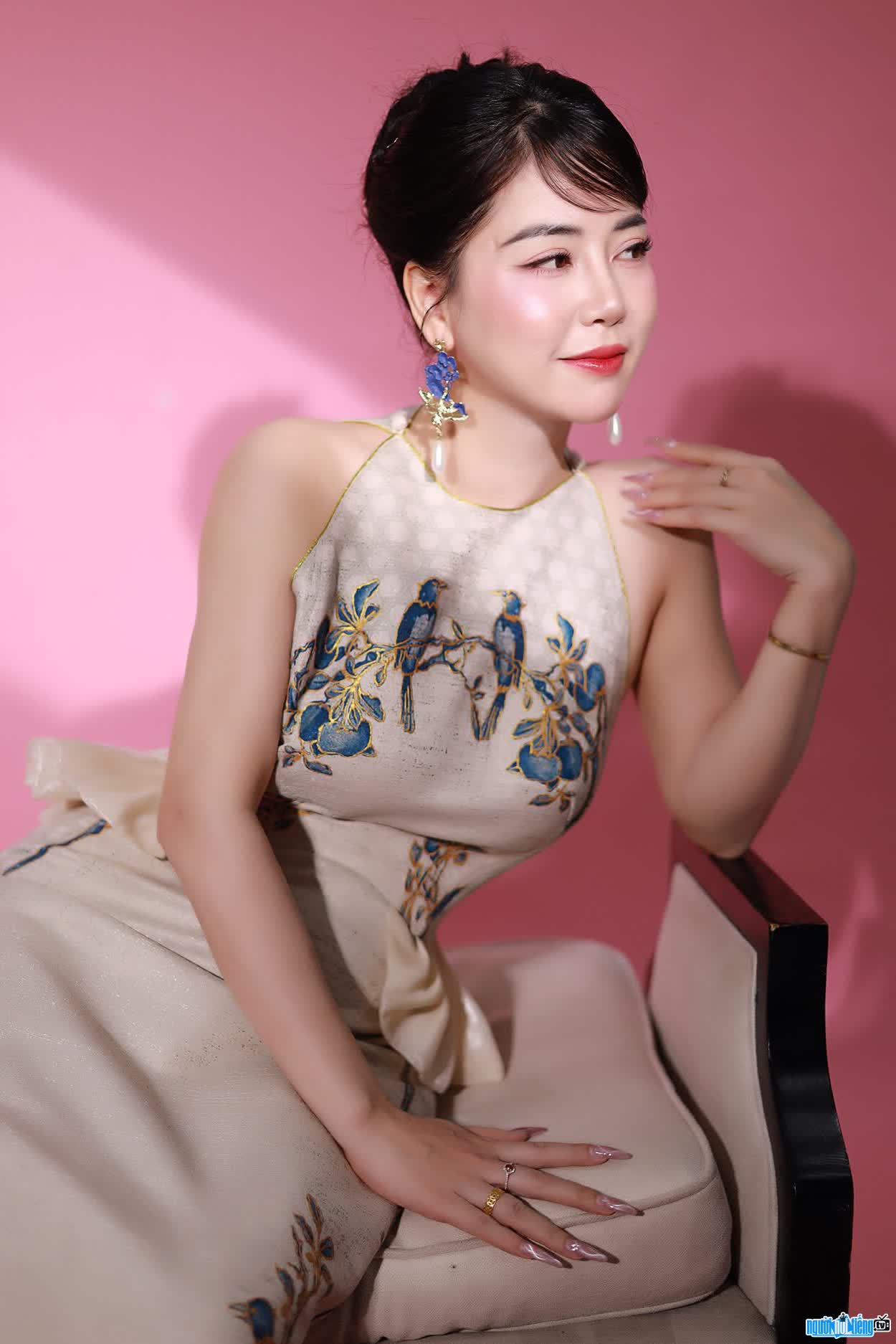 Hình ảnh CEO Phạm Hồng Nhung xinh đẹp tài năng