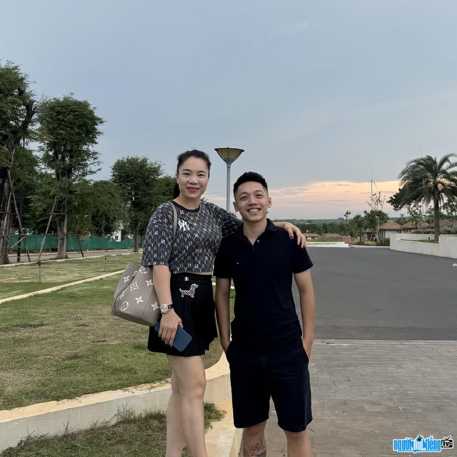 TikToker Bà Nội Chất Chơi và con trai
