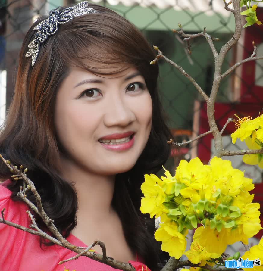Nhà văn Nguyễn Thu Phương ràng rỡ đón xuân