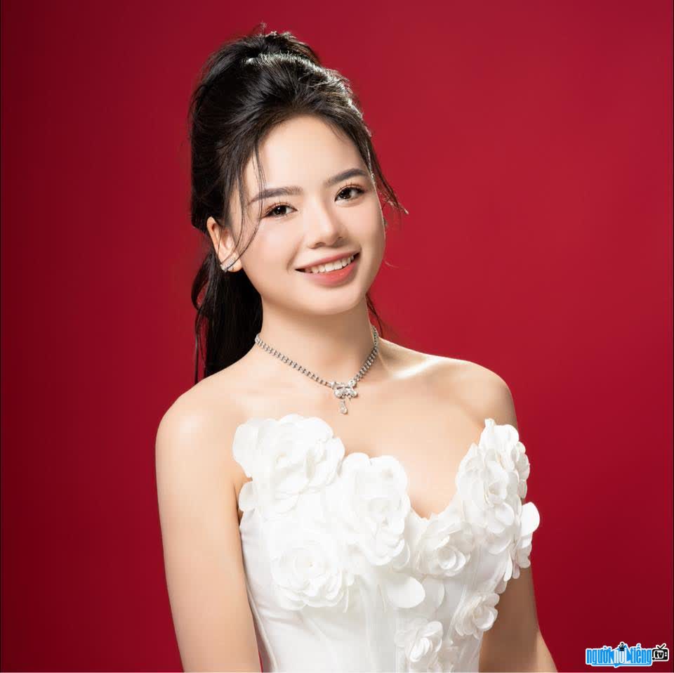 Hình ảnh MC Thùy Trâm xinh đẹp quyến rũ