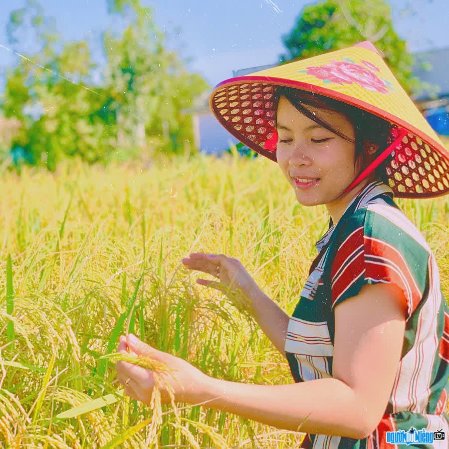 Đầu bếp Trúc Giao đẹp dịu dàng