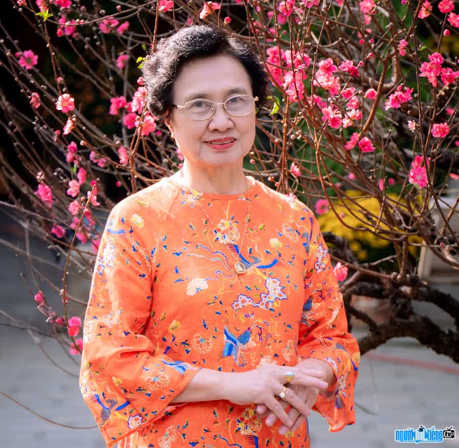 Bác sĩ Nguyễn Thị Nhuần rạng rỡ đón xuân