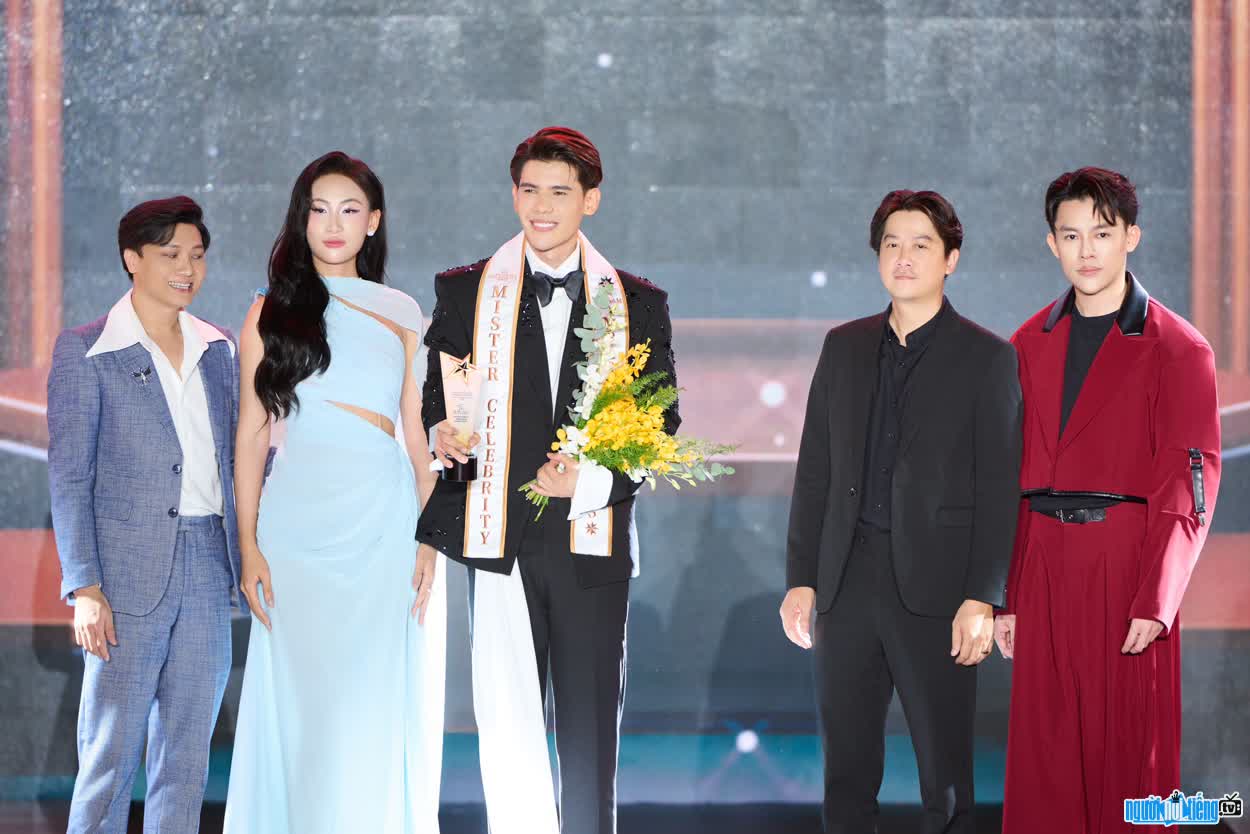 Hình ảnh Tạ Minh Quý trong đêm chung kết MISTER CELEBRITY VIETNAM 2025