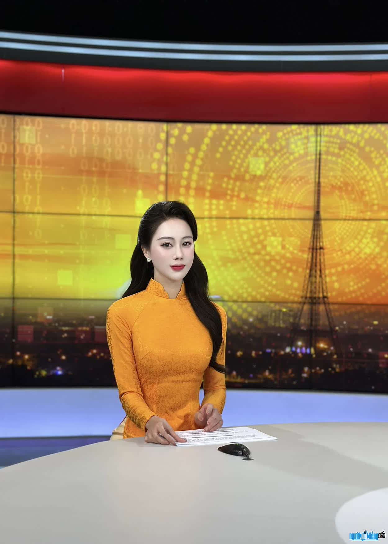 Hình ảnh xinh đẹp của MC Hà Khánh Linh