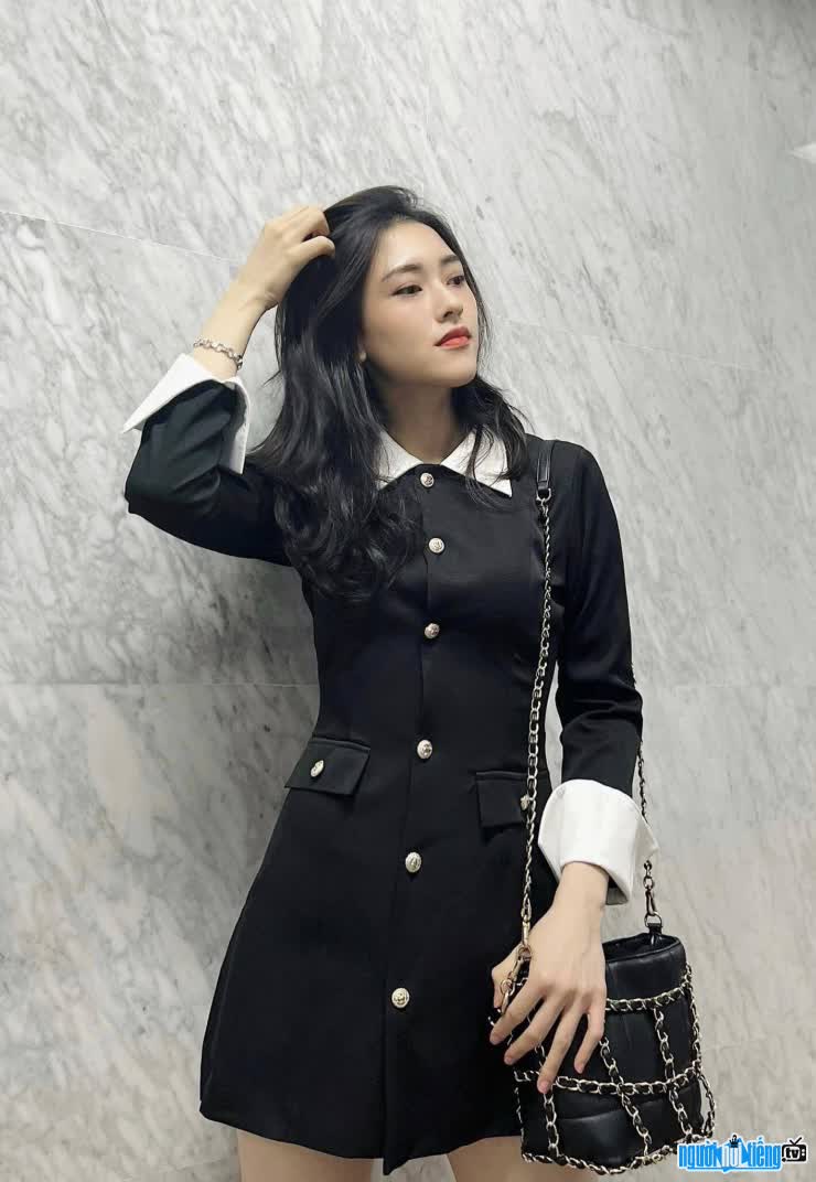 Hình ảnh MC Việt Hà phong cách năng động