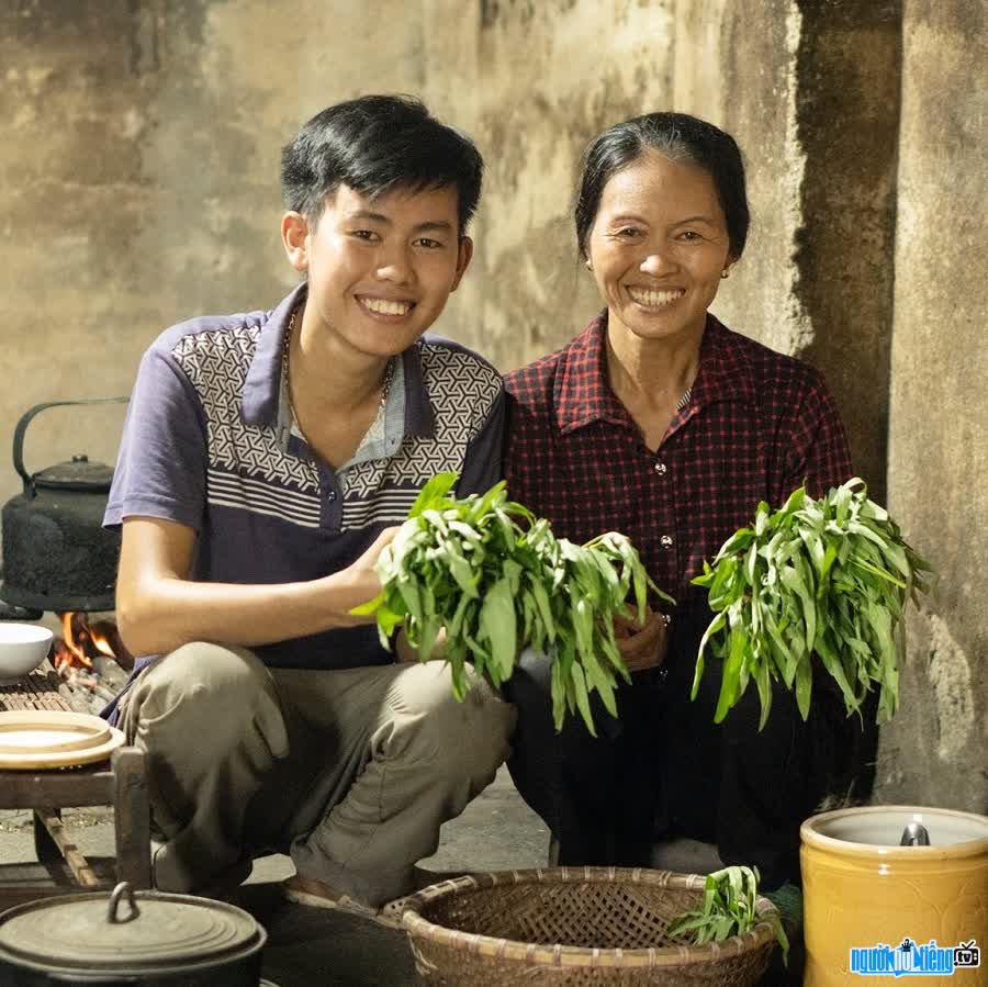 Kênh Youtube Ẩm Thực Mẹ Làm chữa lành với những bữa cơm của mẹ