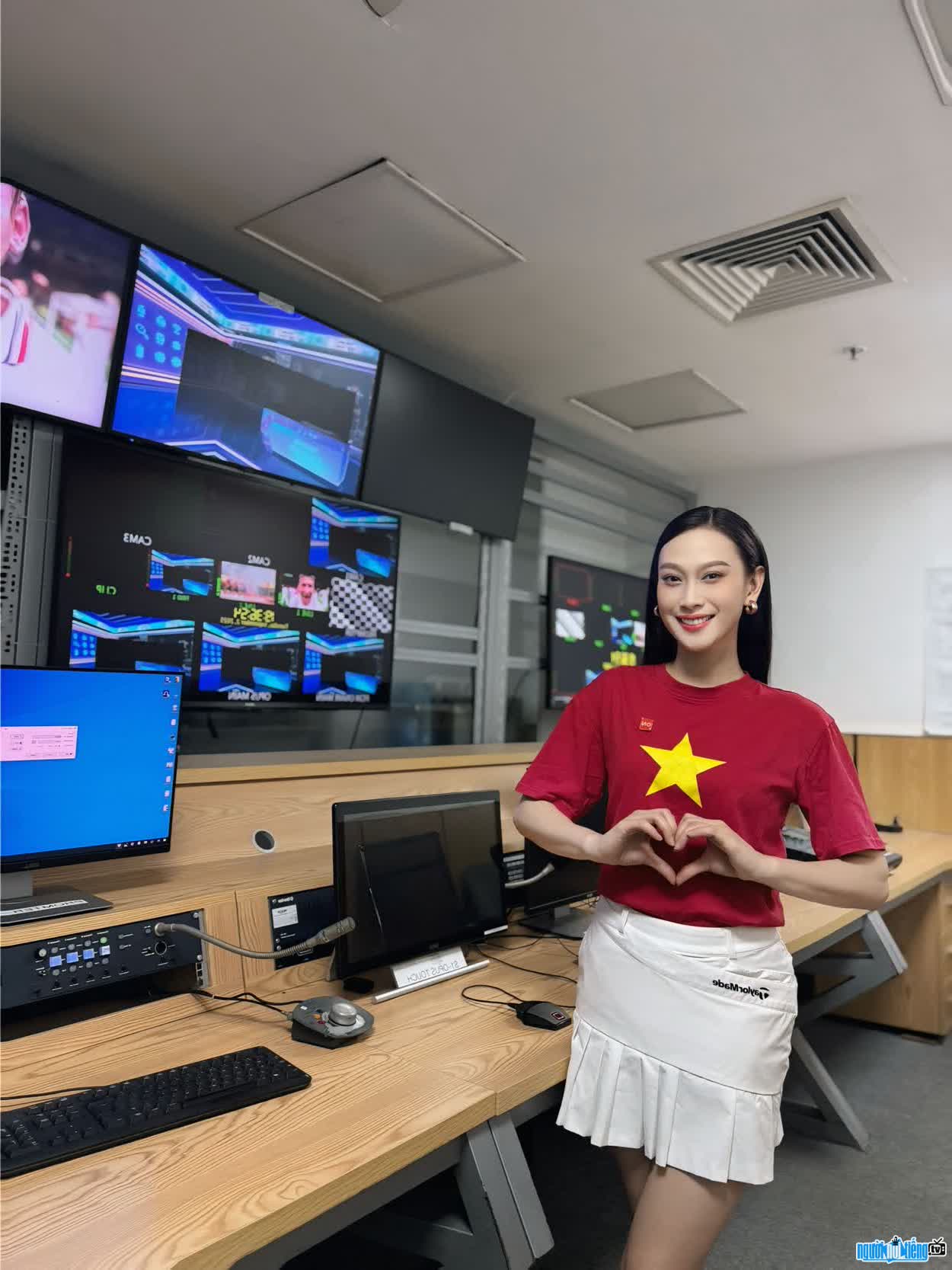 Hình ảnh MC Vân Quỳnh trước giờ lên sóng