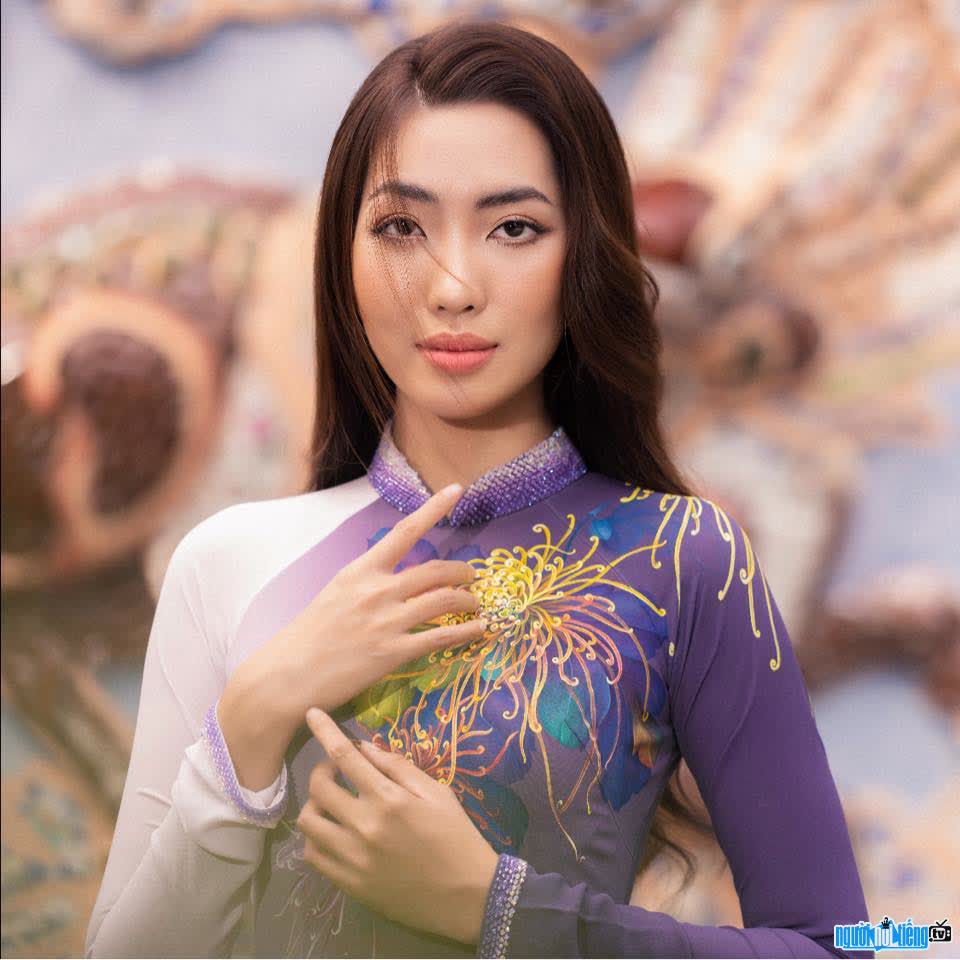 Hình ảnh người đẹp Thu Cúc trong tà áo dài Việt