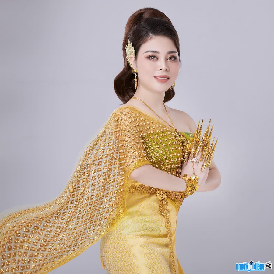 Doanh nhân Hoàng Minh Phượng xinh đẹp và bản lĩnh