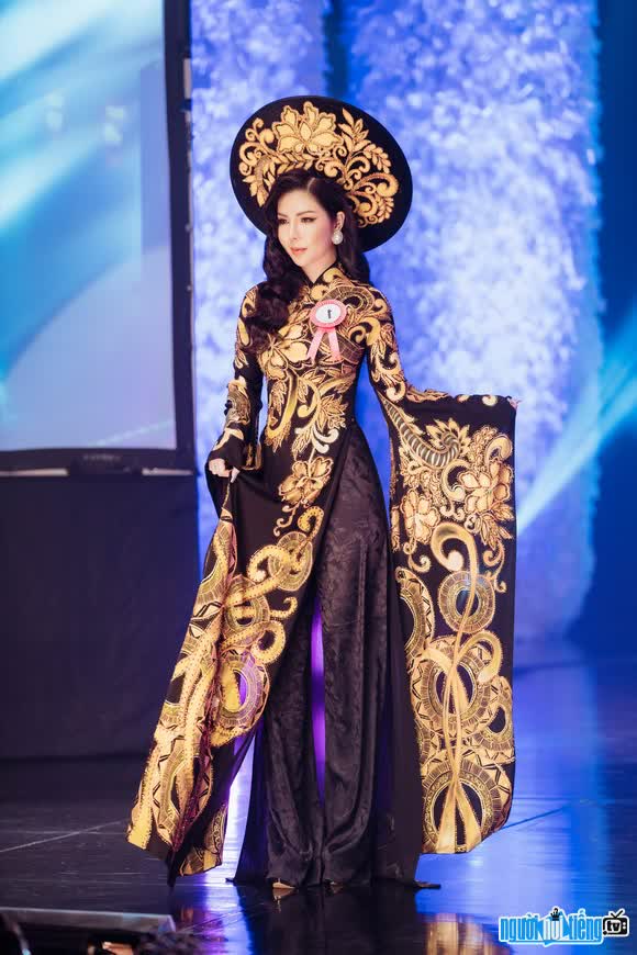 Hình ảnh Thư Di xinh đẹp trong tà áo dài