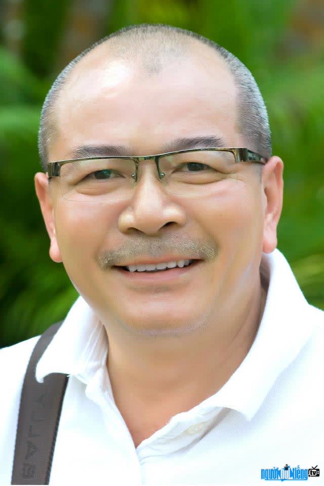 Hình ảnh nhà thơ Văn Công Hùng luôn giữ trọn niềm đam mê văn chương