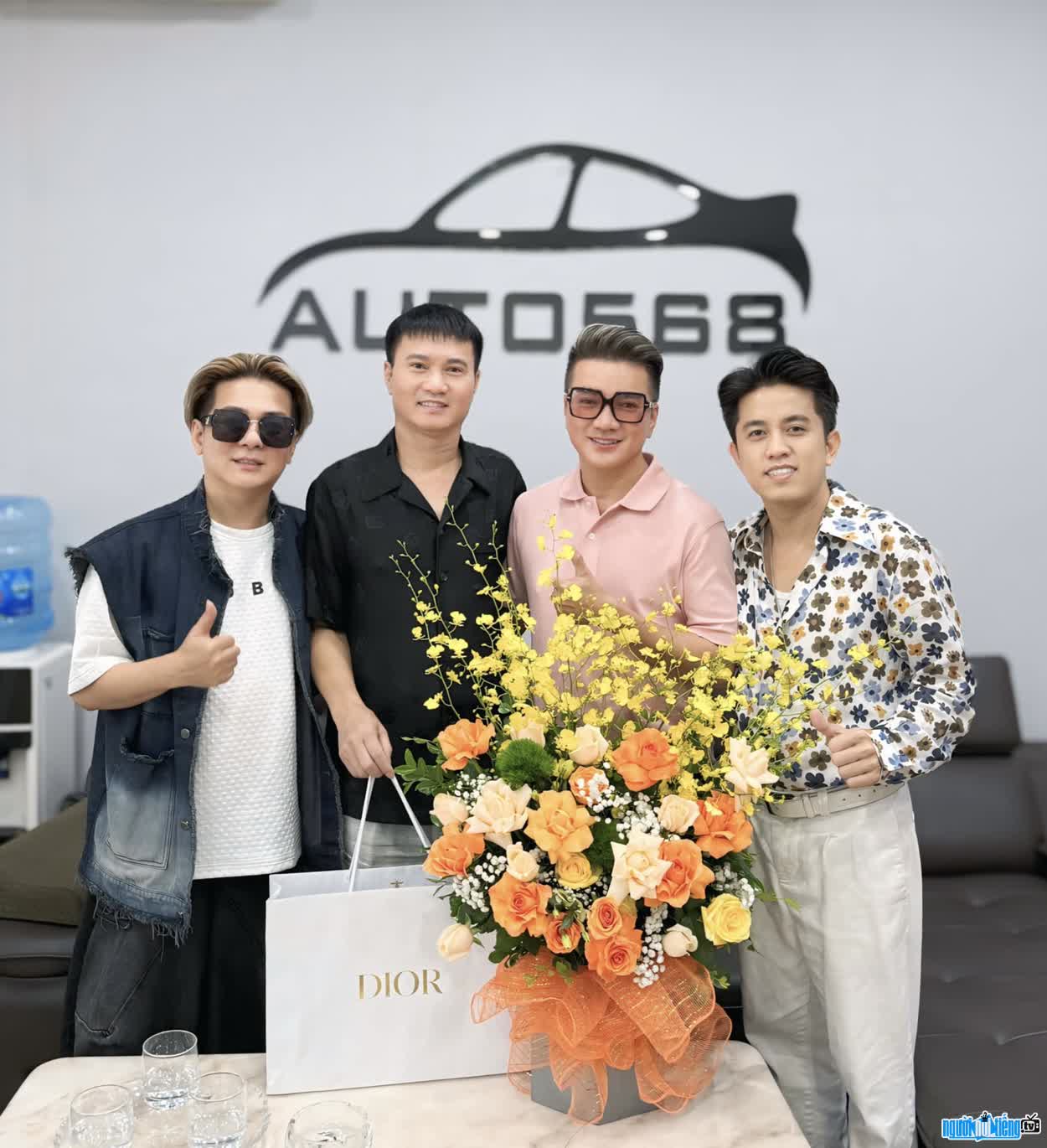 Hình ảnh CEO Đào Nguyên cùng nghệ sĩ nổi tiếng