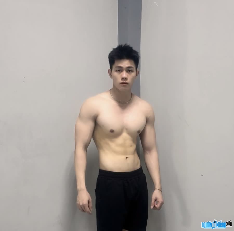 Actor Phan Thanh Nguyen has a body that many people dream of