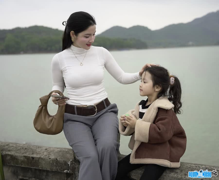 tiktoker Huong Le and her daughter