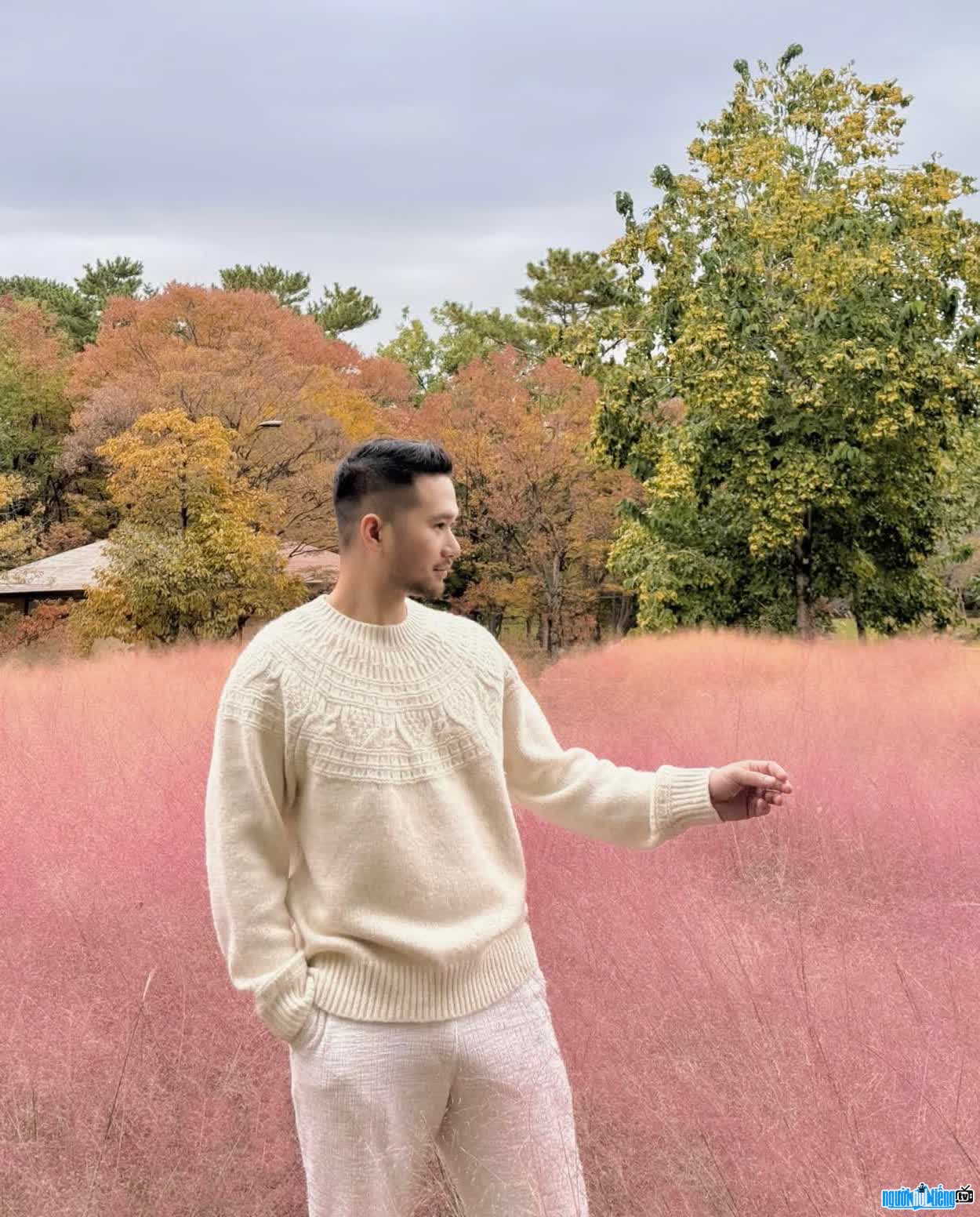 handsome image of CEO Tung Pham