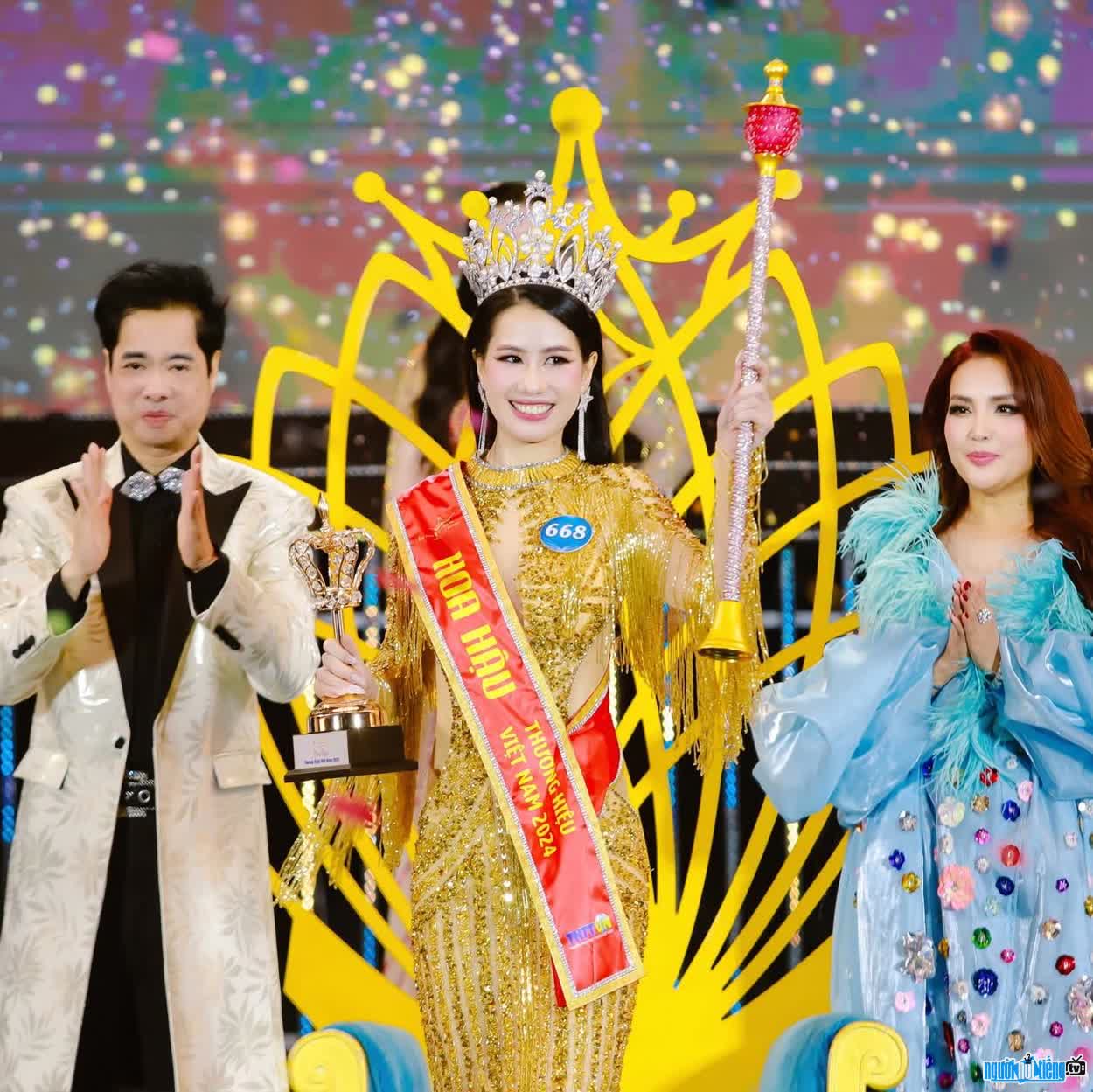 Hình ảnh Phạm Thị Thanh Hải giành ngôi vị cao nhất cuộc thi Hoa hậu Thương hiệu Việt Nam 2024
