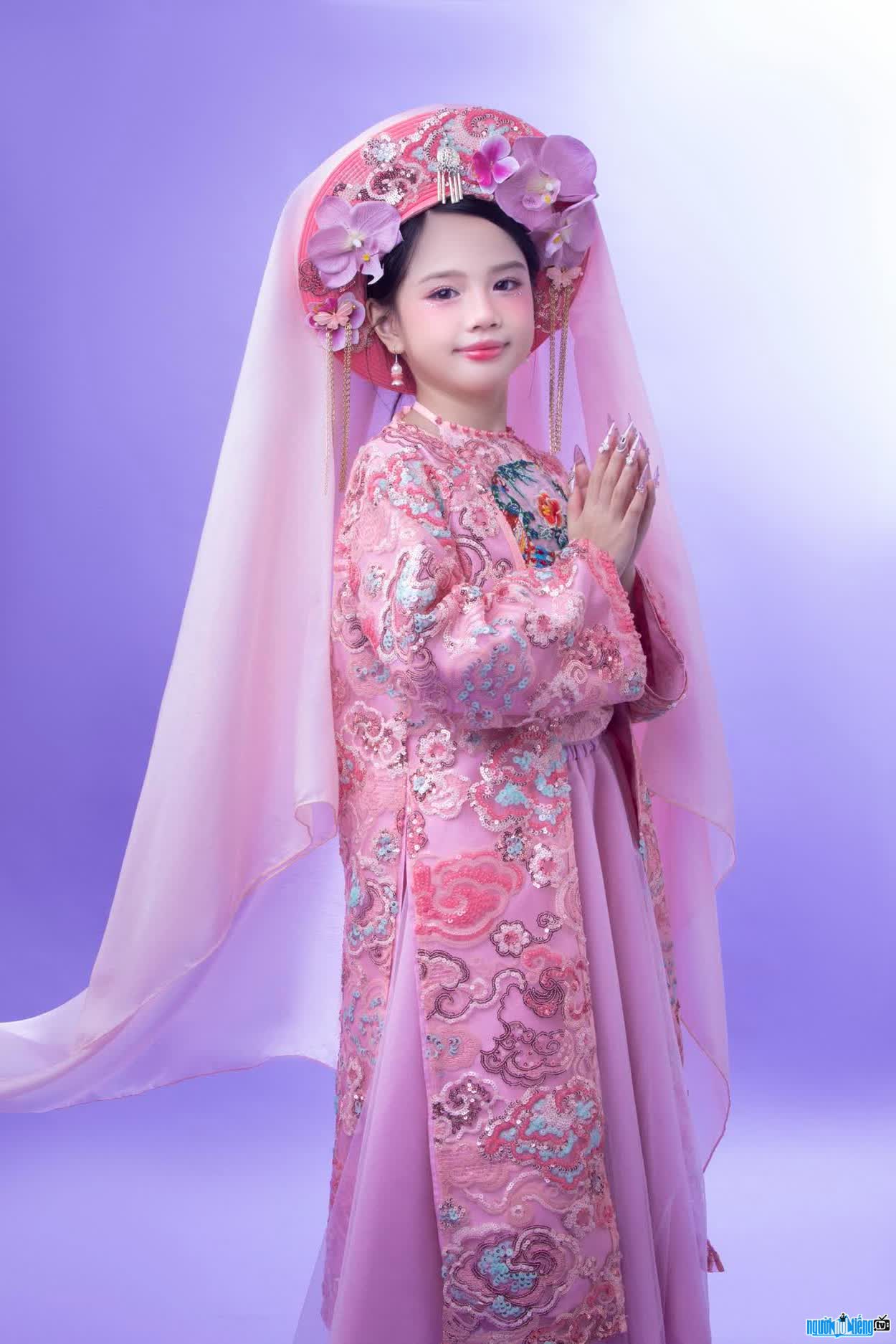 Hình ảnh mẫu nhí Lý Gia Hân đáng yêu tài năng