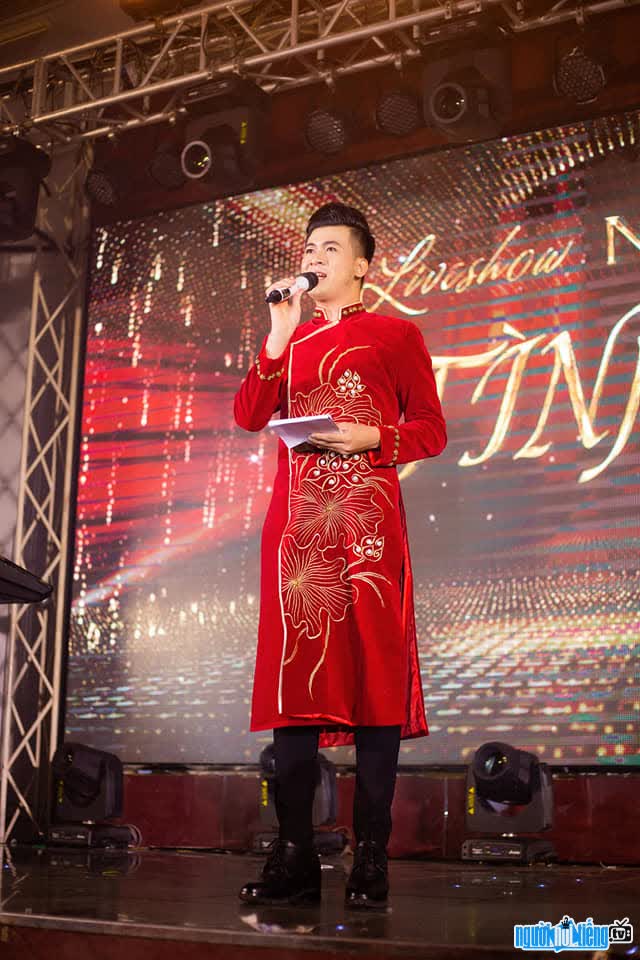 HÌnh nahr MC Thanh Hoài luôn cố gắng hết mình với công việc