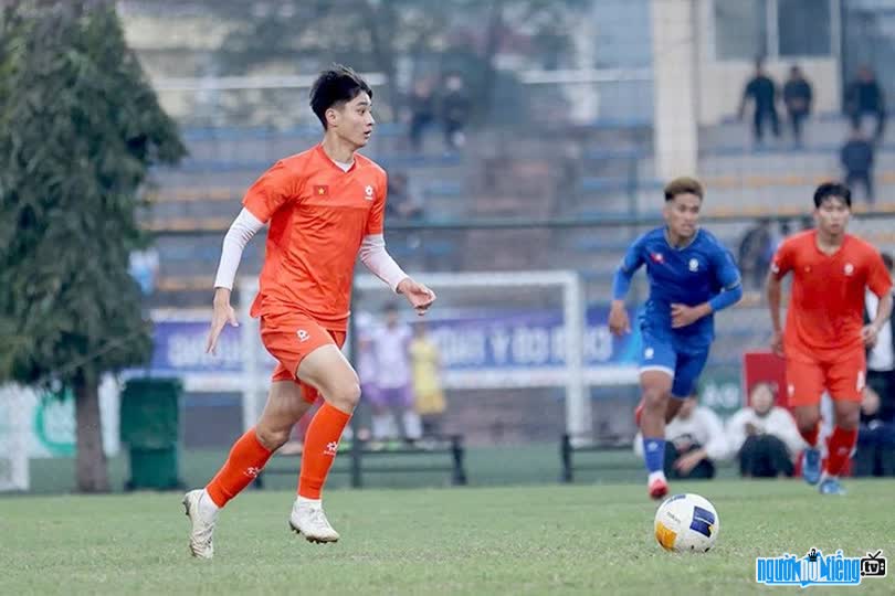 Hình ảnh Lê Quang Trường trên sân cỏ