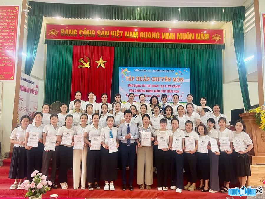Thầy Phúc STEAM dạy phương pháp mới cho nhiều giáo viên