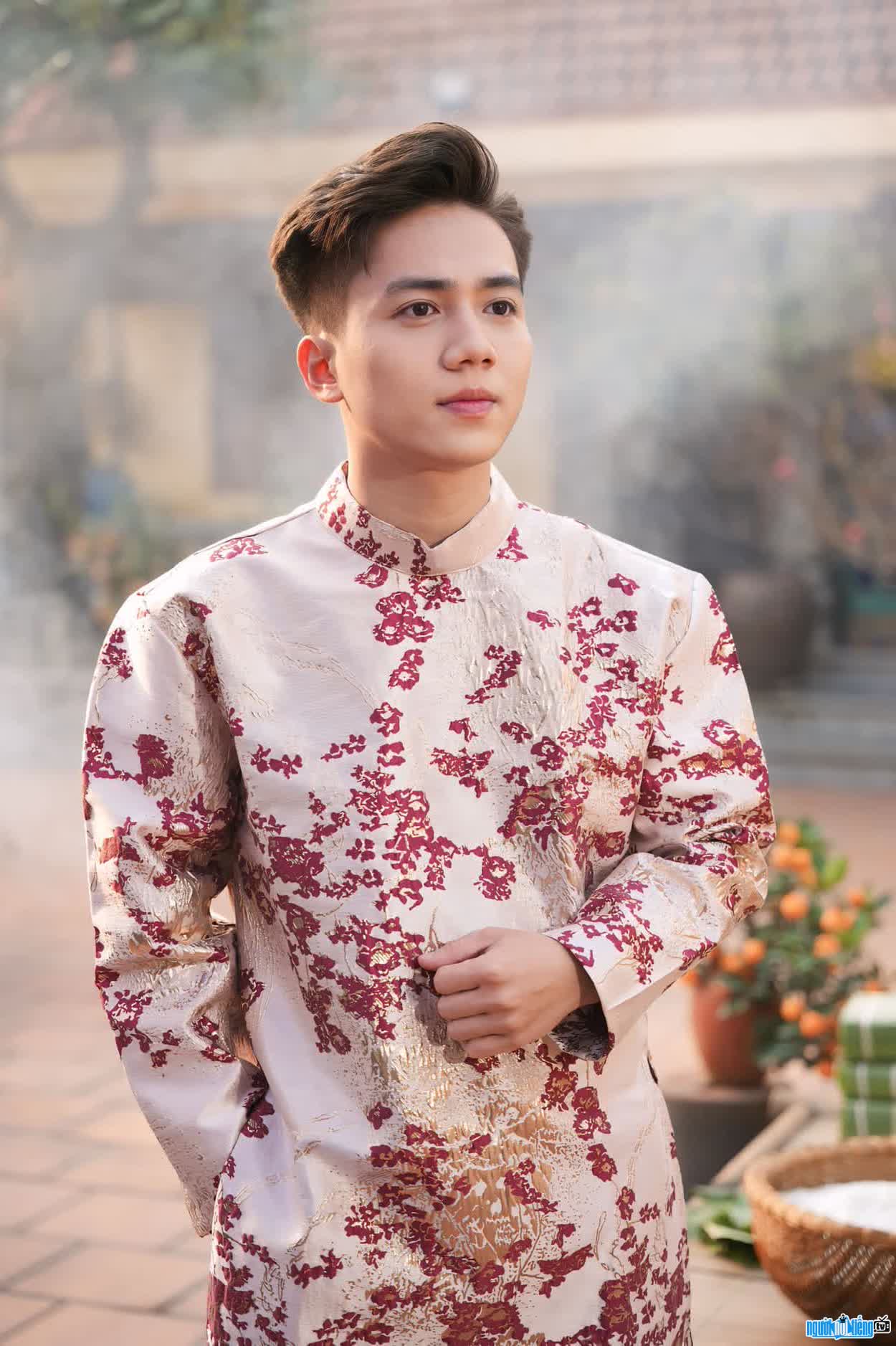 Hình ảnh mới nhất của ca sĩ Trần Anh Tiến