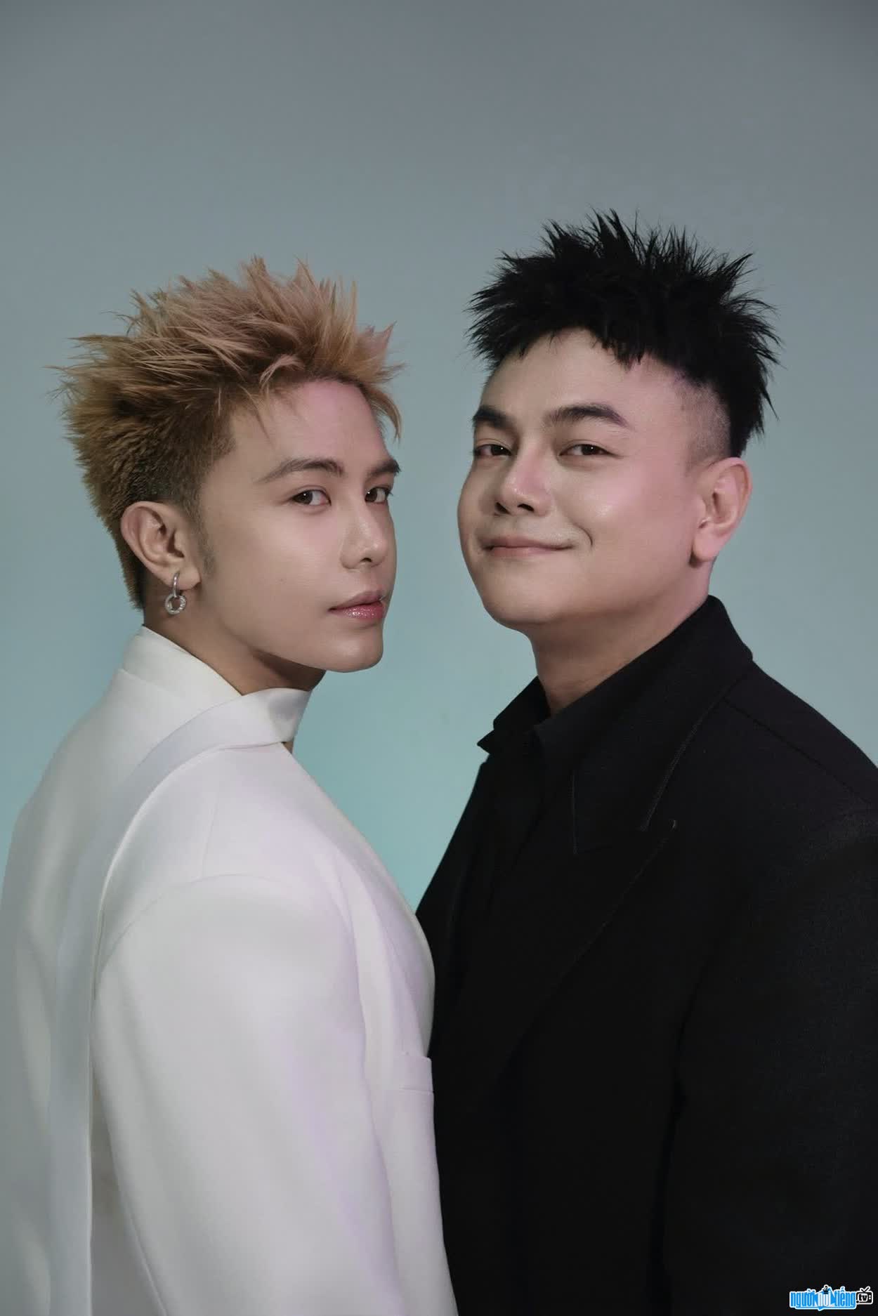 Hình ảnh cặp đôi song Anh