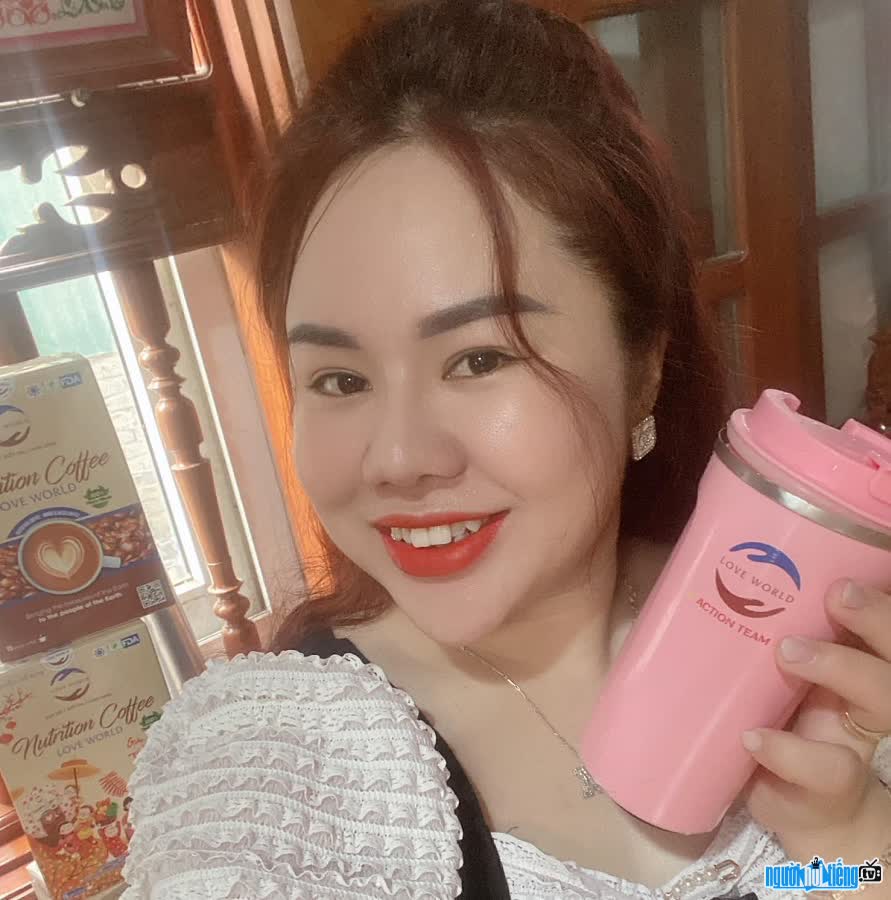 Nụ cười rạng rỡ của TikToker Trang Bù