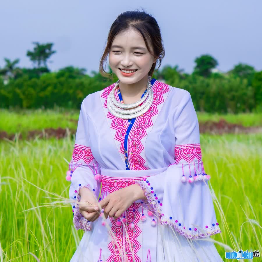 Nụ cười tỏa nắng của TikToker Vàng Thị Chung