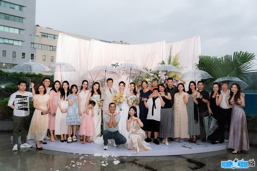 Đám cưới ấn tượng của chủ kênh TikTok Gia đình PTTC