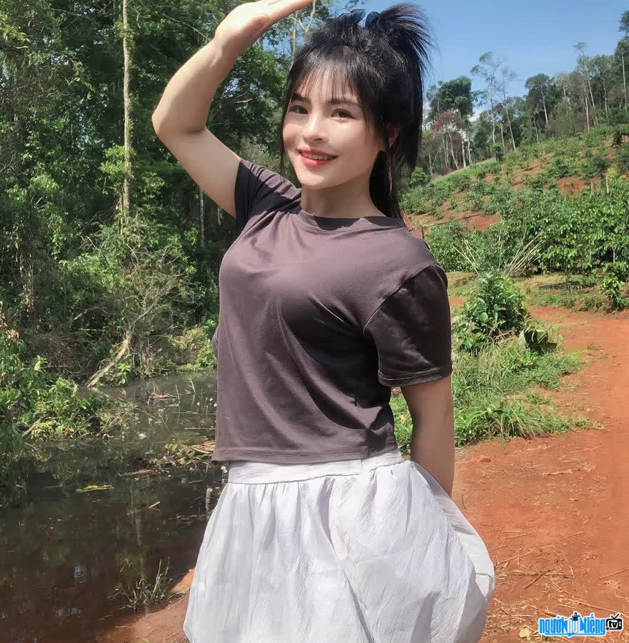 Nụ cười tỏa nắng của TikToker Phượng Kiều
